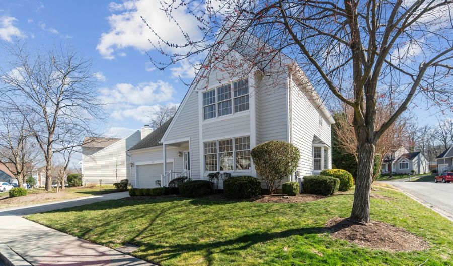 919 BERWICK Dr, Annapolis, MD 21403 - 4 Beds, 3 Bath