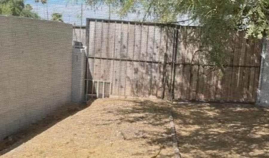 812 S Greenleaf Ln, Avondale, AZ 85323 - 3 Beds, 1 Bath