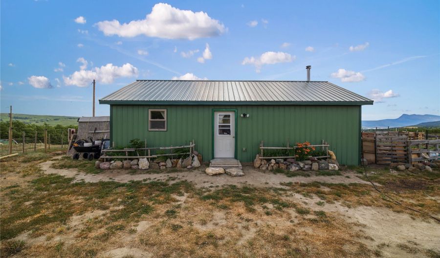 27 Skyline Dr, Babb, MT 59411 - 1 Beds, 1 Bath