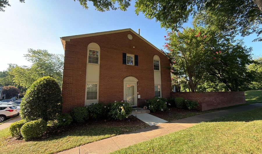 4360 GREENBERRY Ln, Annandale, VA 22003 - 3 Beds, 4 Bath