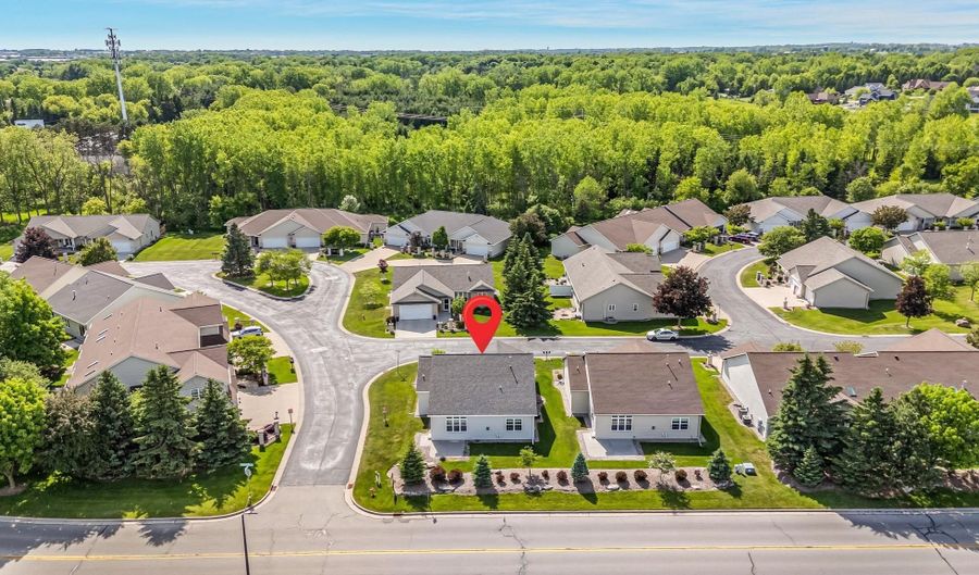 3758 N WAYSIDE Ln, Appleton, WI 54913 - 2 Beds, 2 Bath
