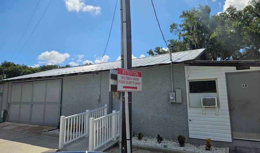 11 Lakeview Dr, Astatula, FL 34705 - 2 Beds, 2 Bath