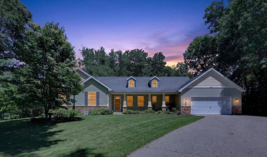 8669 Lilly Ridge Dr SE, Alto, MI 49302 - 4 Beds, 3 Bath