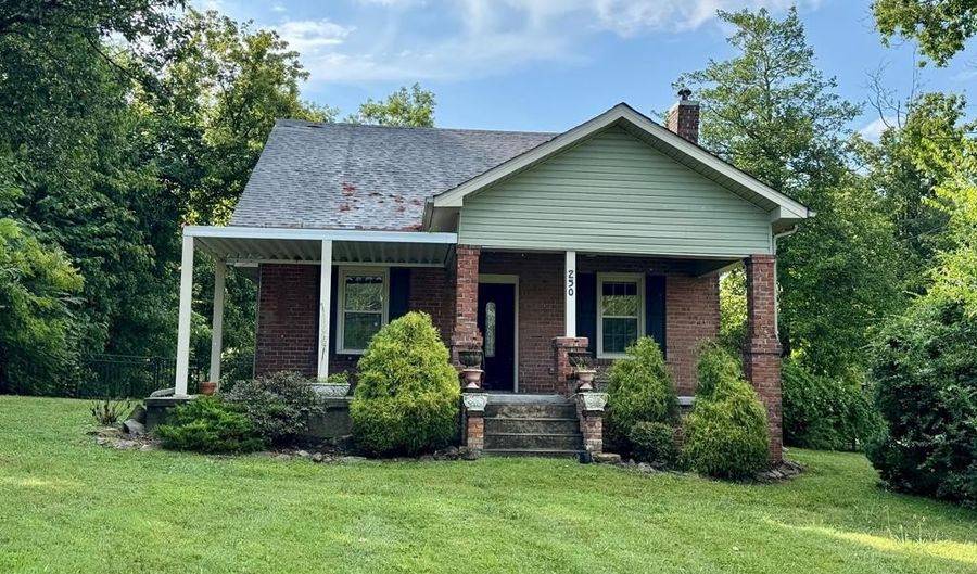 250 E Main St, Algood, TN 38506 - 4 Beds, 2 Bath