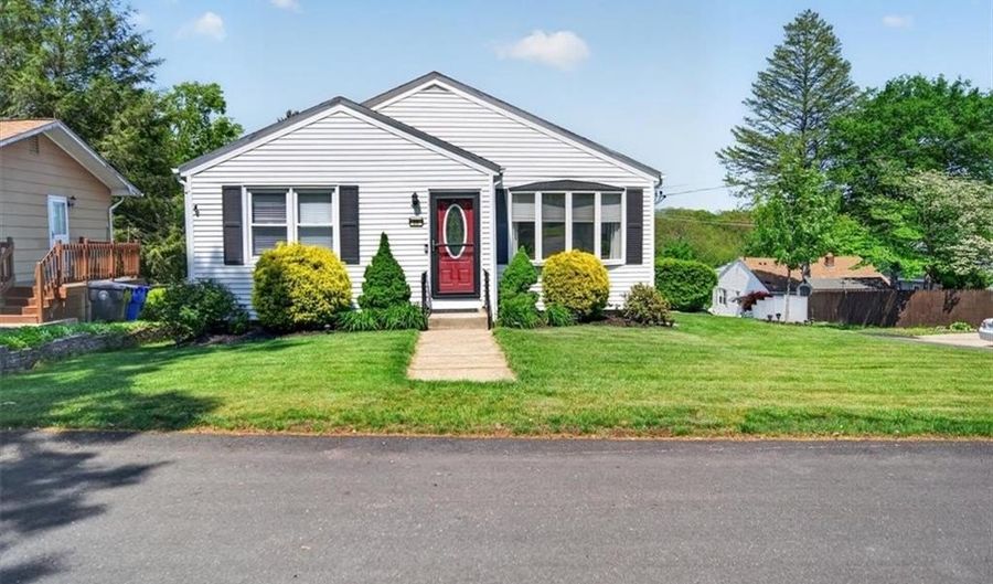23 Park St, North Providence, RI 02904 - 3 Beds, 2 Bath
