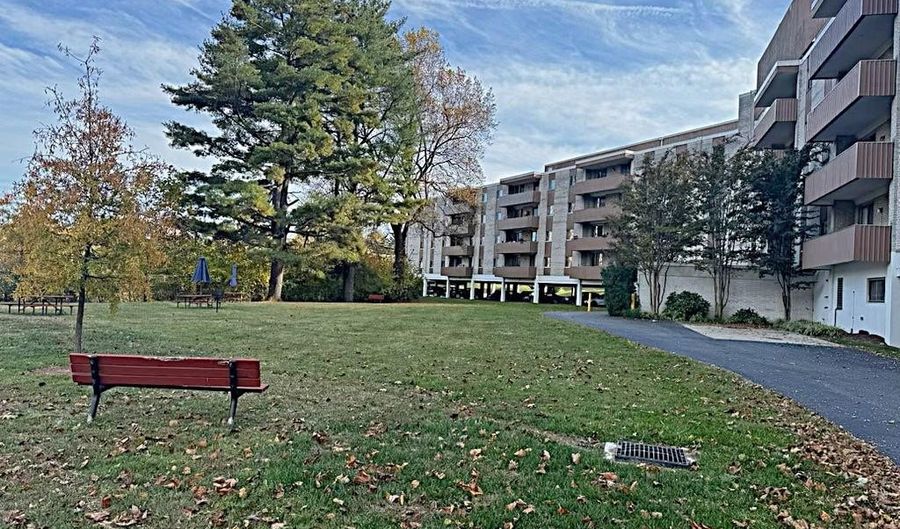 7505 DEMOCRACY Blvd A125, Bethesda, MD 20817 - 2 Beds, 1 Bath