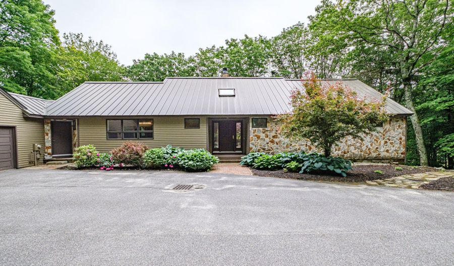 15 Inverness Rd, Falmouth, ME 04105 - 3 Beds, 4 Bath