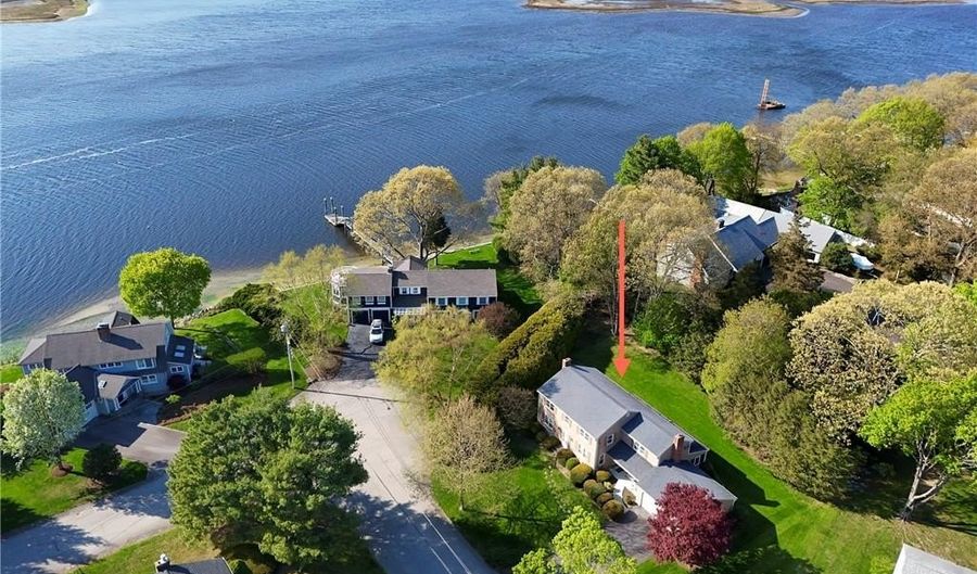 11 Henry Dr, Barrington, RI 02806 - 4 Beds, 3 Bath