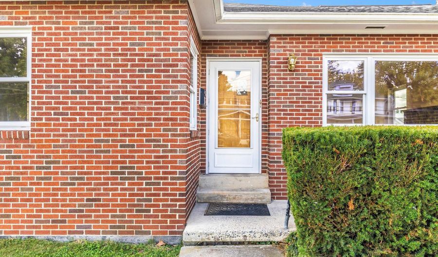 126 LAKIN Ave, Boonsboro, MD 21713 - 2 Beds, 1 Bath