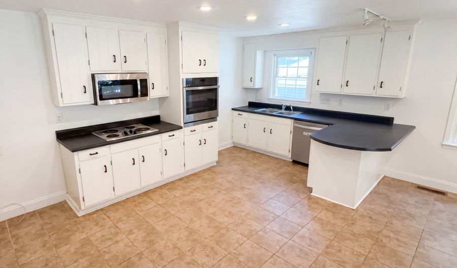4083 Old Gainesville Hwy, Alto, GA 30510 - 2 Beds, 2 Bath