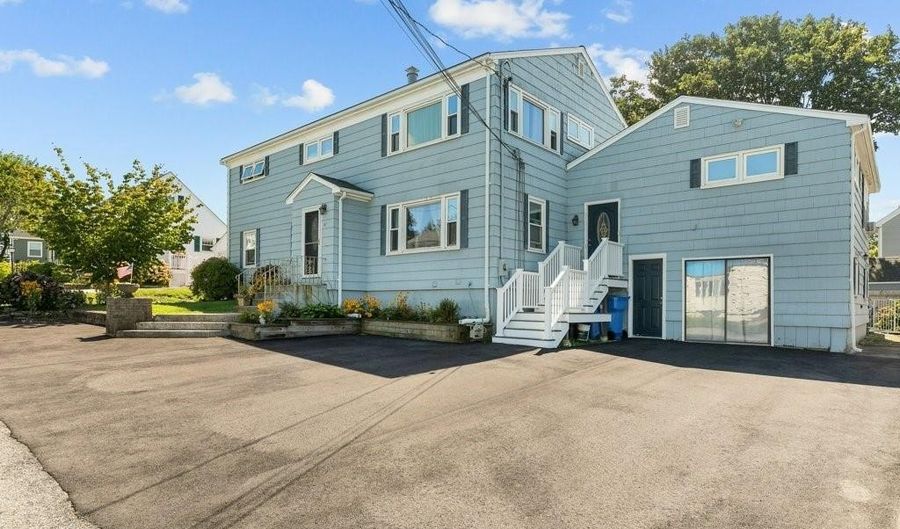 41 Perry Ave, Middletown, RI 02842 - 7 Beds, 3 Bath
