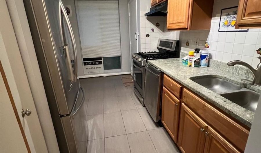 5618 BLOOMFIELD Dr 101, Alexandria, VA 22312 - 2 Beds, 2 Bath