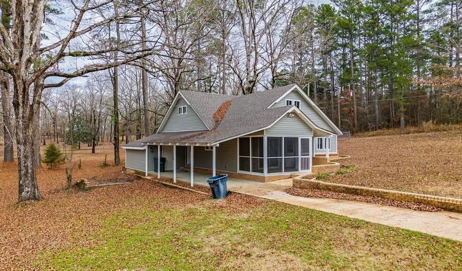 319 Rogers Ave, Bruce, MS 38915 - 5 Beds, 3 Bath