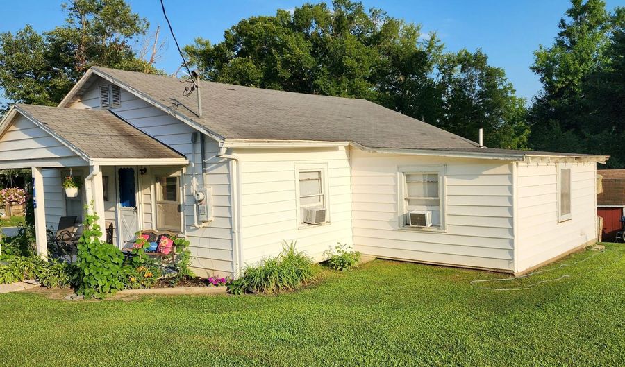 709 Elm Ave, Ava, MO 65608 - 3 Beds, 2 Bath