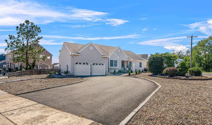 50 Yardarm Ct, Bayville, NJ 08721 - 4 Beds, 2 Bath