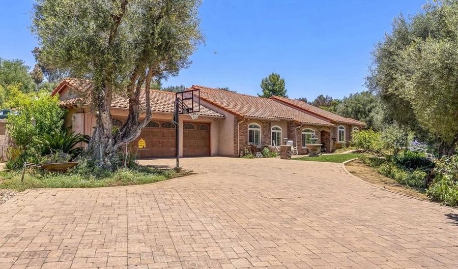 2365 Shaylene Way, Alpine, CA 91901 - 5 Beds, 3 Bath