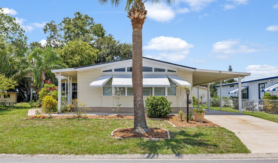 727 Periwinkle Cir, Barefoot Bay, FL 32976 - 2 Beds, 2 Bath