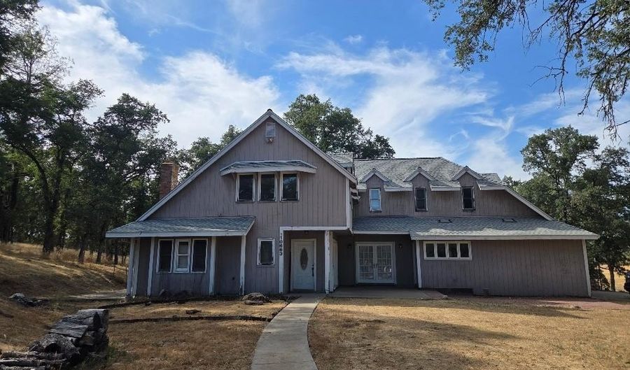 10663 Oak Valley Rd, Angels Camp, CA 95222 - 3 Beds, 3 Bath