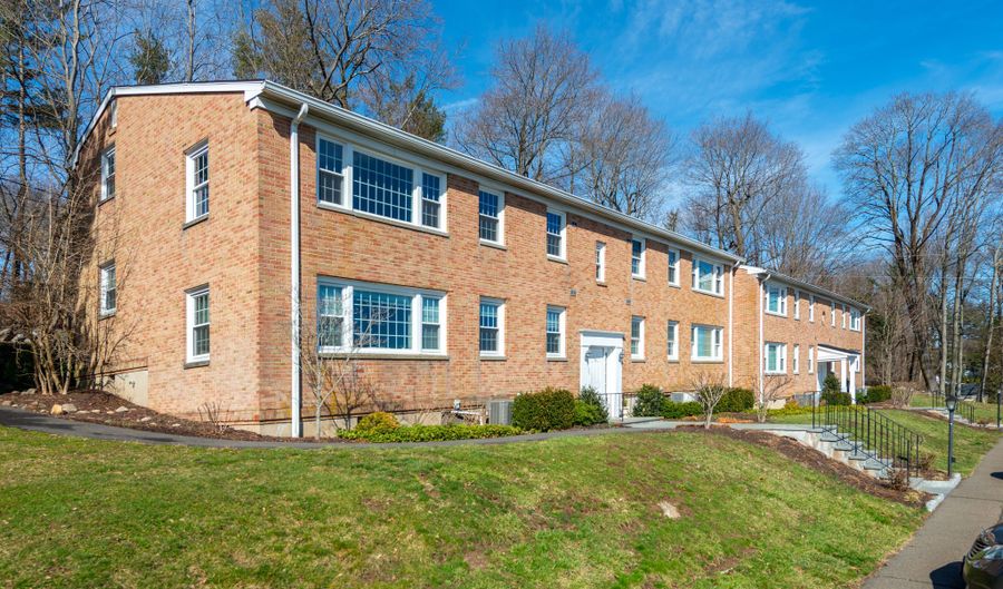 76 Heritage Hill Rd APT C, New Canaan, CT 06840 - 2 Beds, 1 Bath