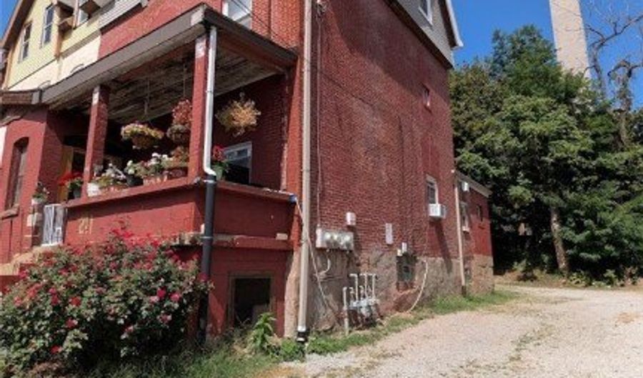 211 Coltart Ave, Oakland, PA 15213 - 4 Beds, 3 Bath