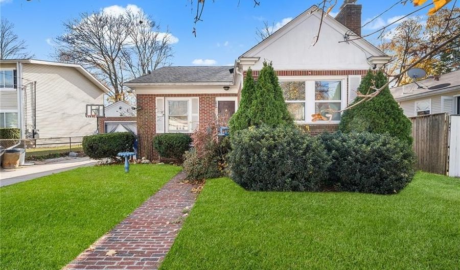 11 Lyman Ave, North Providence, RI 02911 - 3 Beds, 2 Bath