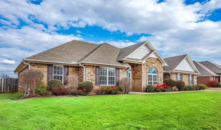 13140 Summerfield Dr, Athens, AL 35613 - 4 Beds, 3 Bath