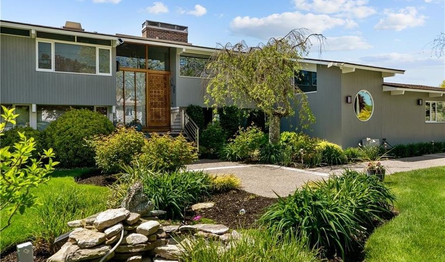 10 Ocean View Dr, Middletown, RI 02842 - 3 Beds, 3 Bath