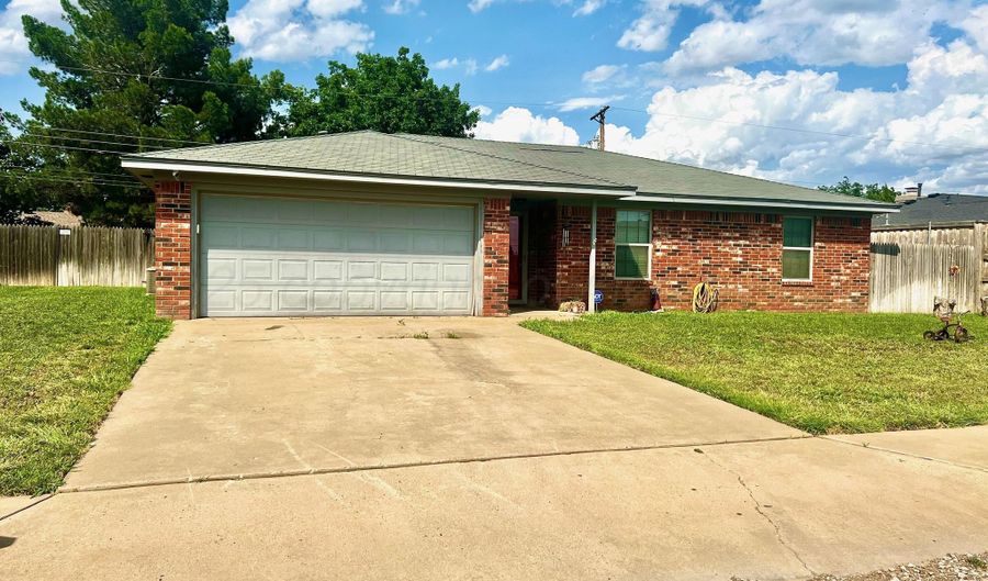 6305 RUTGERS St, Amarillo, TX 79109 - 3 Beds, 2 Bath