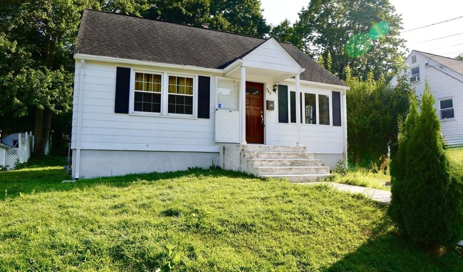 382 Quinn St, Naugatuck, CT 06770 - 3 Beds, 1 Bath