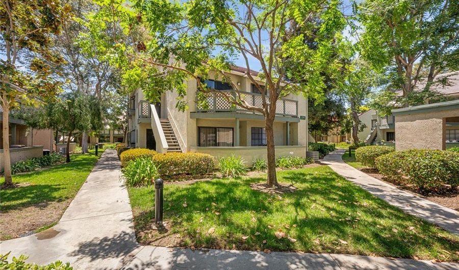 3530 W Sweetbay Ct D, Anaheim, CA 92804 - 2 Beds, 2 Bath