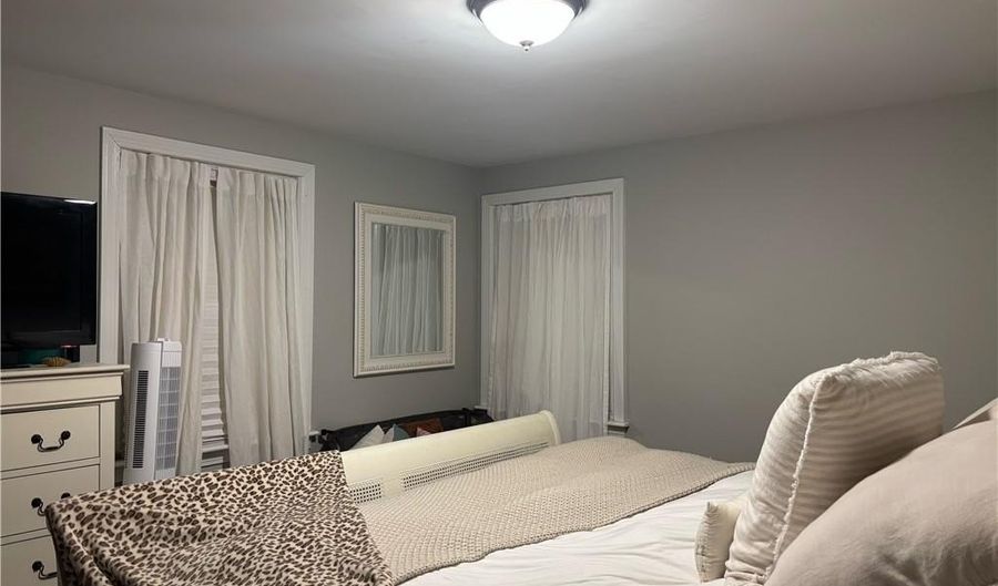7 Sherbrook Rd, Barrington, RI 02806 - 3 Beds, 1 Bath