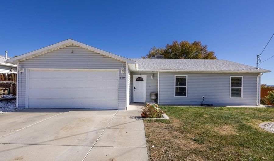 610 N FRONTIER St, Bloomfield, NM 87413 - 4 Beds, 2 Bath