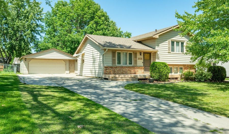 1103 4th St NW, Altoona, IA 50009 - 3 Beds, 2 Bath