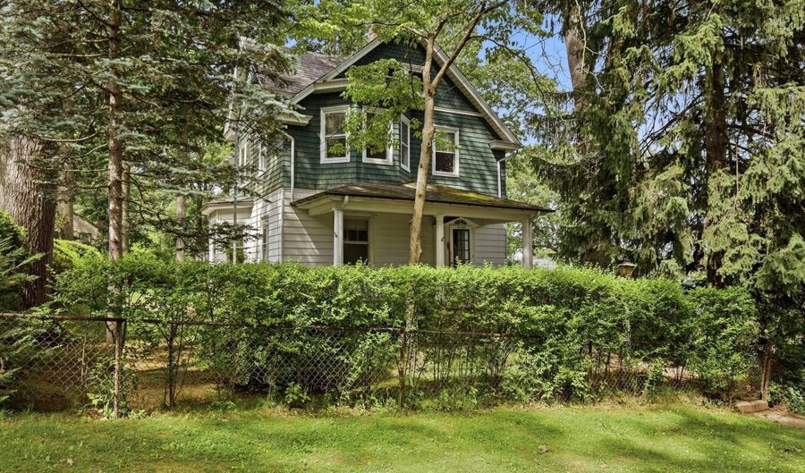 2140 WAYNE Ave, Abington, PA 19001 - 4 Beds, 1 Bath