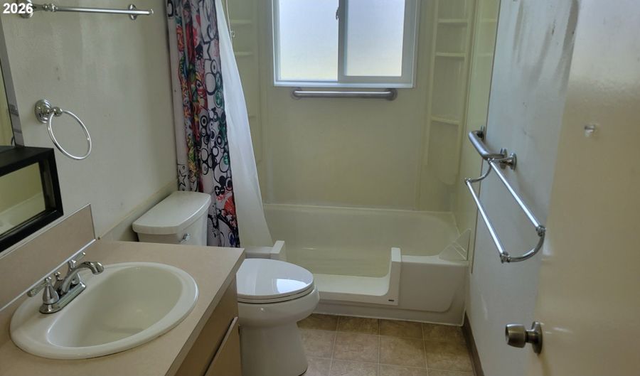 945 N 4TH St, Aumsville, OR 97325 - 3 Beds, 1 Bath