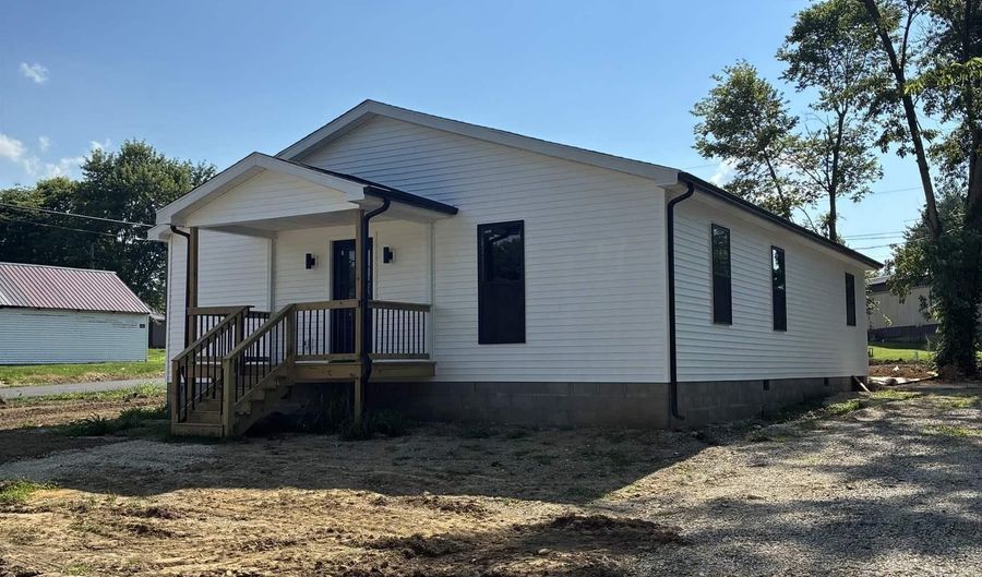 622 Illinois St, Bicknell, IN 47512 - 3 Beds, 2 Bath