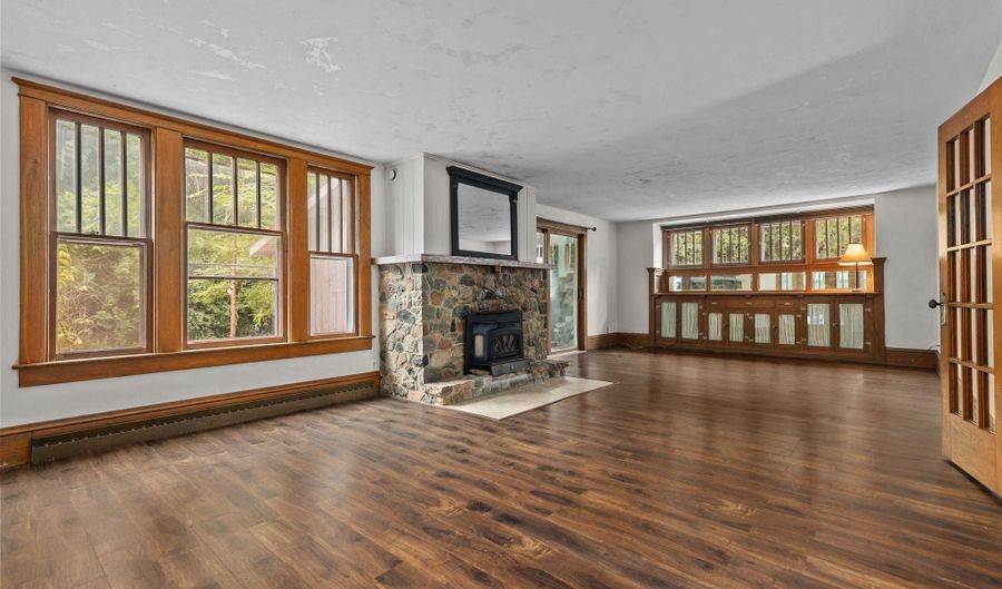 N341 MAYFLOWER Drive, Appleton, WI 54914 - 5 Beds, 2 Bath