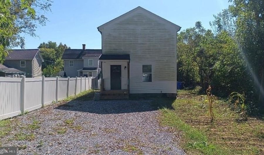 708 WILLOW St, Ellendale, DE 19941 - 3 Beds, 3 Bath