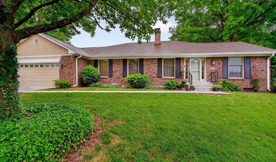 1915 Winding Ridge Ave, Indianapolis, IN 46217 - 3 Beds, 3 Bath