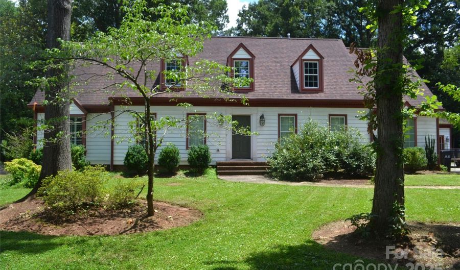 2501 Handley Pl, Charlotte, NC 28226 - 5 Beds, 3 Bath