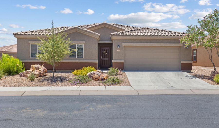 1061 W Valley Meadow Ln, Sahuarita, AZ 85629 - 3 Beds, 2 Bath