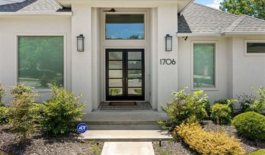 1706 Warwick Cir, Ardmore, OK 73401 - 4 Beds, 4 Bath