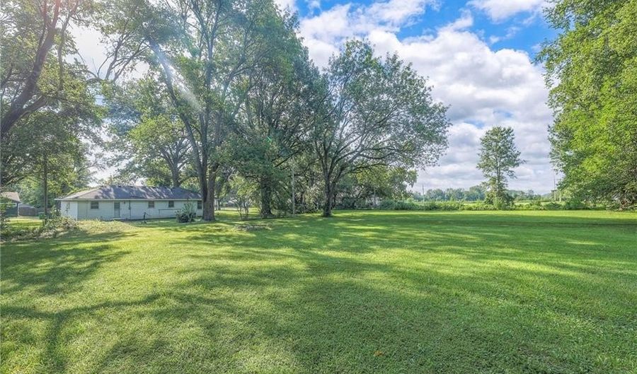 306 S Iowa St, Archie, MO 64725 - 2 Beds, 1 Bath