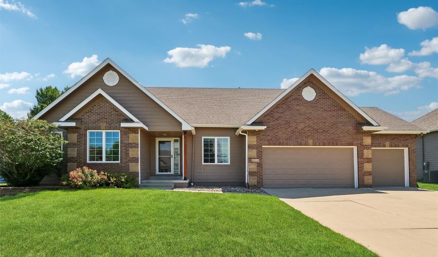 3105 NE Huntington Ln, Ankeny, IA 50021 - 4 Beds, 4 Bath