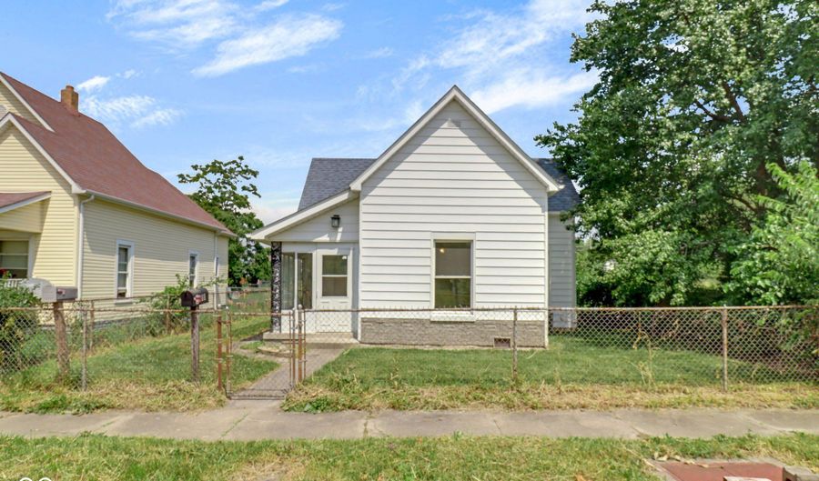 2400 Walnut St, Anderson, IN 46016 - 3 Beds, 1 Bath