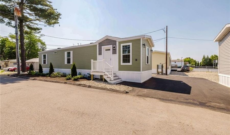 1346 Newport Ave, Attleboro, MA 02703 - 2 Beds, 1 Bath