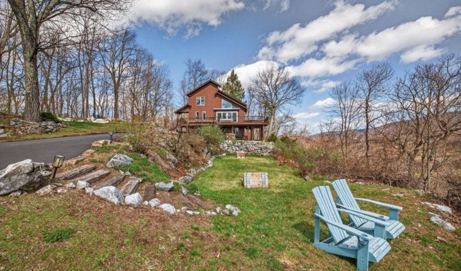 32 Evergreen Trl, Alloway, NJ 07462 - 2 Beds, 3 Bath