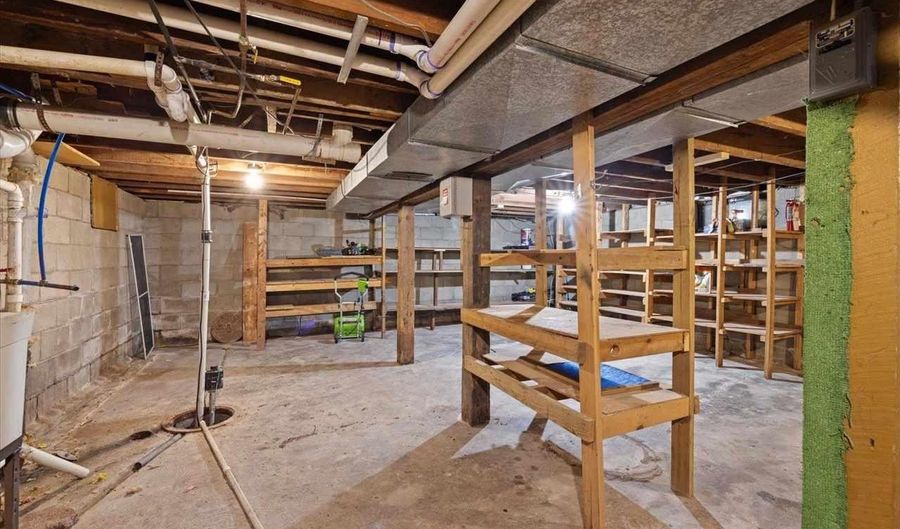 316 W 3rd Ave, Aurora, MN 55705 - 2 Beds, 1 Bath