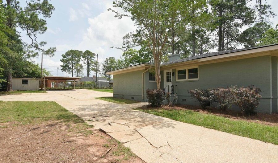 1009 Summit Dr, Albany, GA 31707 - 4 Beds, 3 Bath