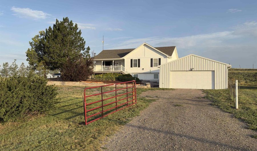1532 SKYWAY Ave, Cheyenne, WY 82009 - 4 Beds, 3 Bath